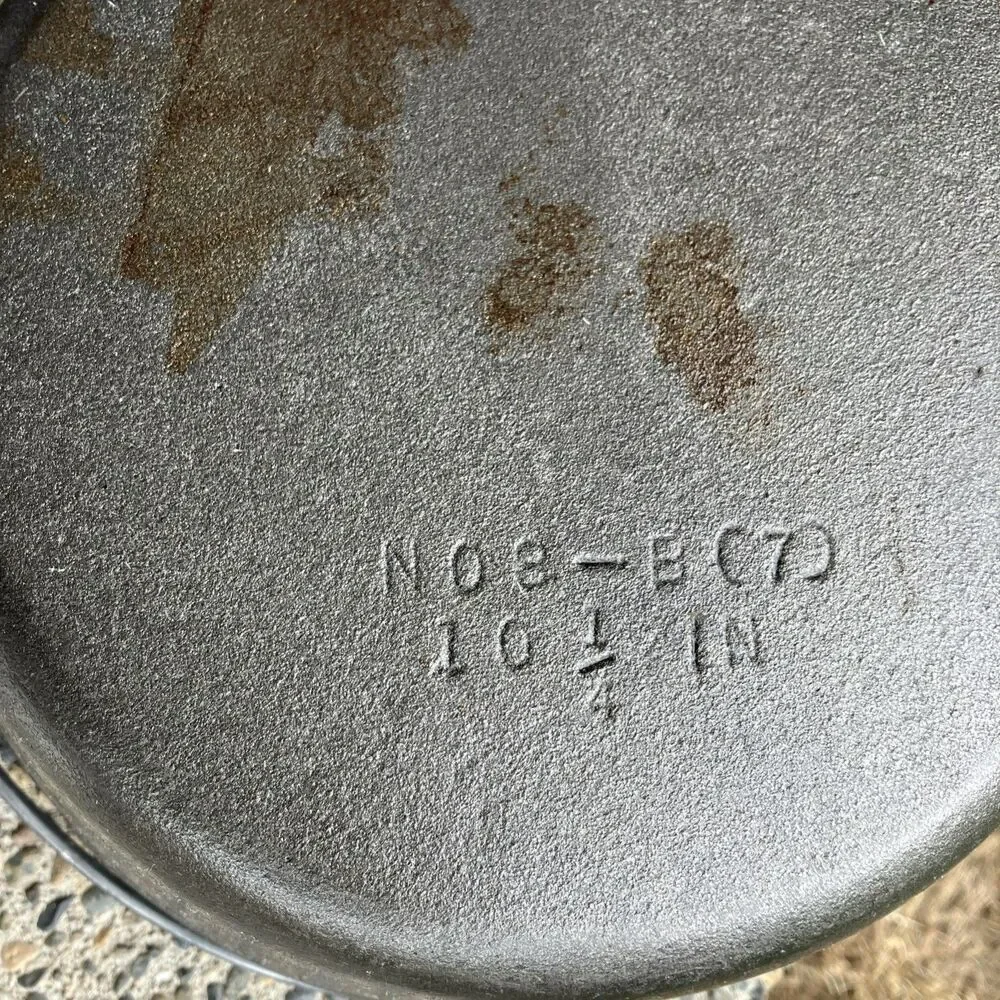Birmingham Stove & Range BSR #8-B Cast Iron Dutch Oven 10 1/4